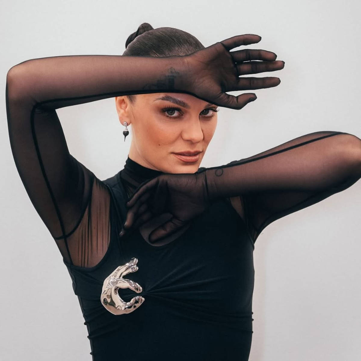 Jessie J pediu energia positiva e solidariedade, reconhecendo que outras pessoas também podem estar enfrentando desafios semelhantes