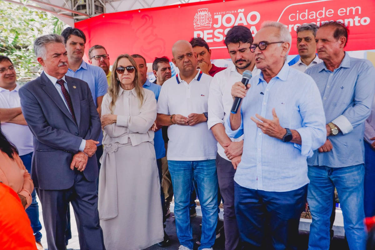 Cícero destacou os avanços proporcionados à população com a entrega do novo equipamento de saúde 
