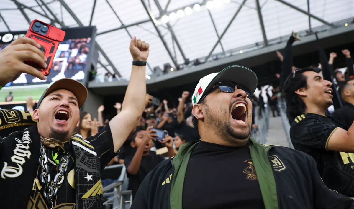 Vibração da torcida durante o tour do troféu do Mundial de Clubes Fifa 2025