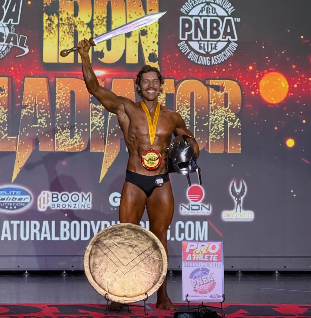 Pela vitória no Iron Gladiator, Baena empunhou uma espada prateada 