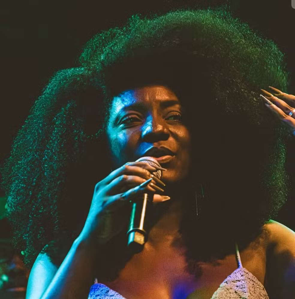 Adriana Araújo se tornou uma das principais referências do samba na nova geração mineira