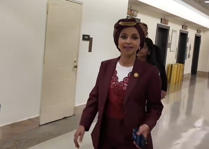 Ilhan Omar é crítica ferrenha de Donald Trump