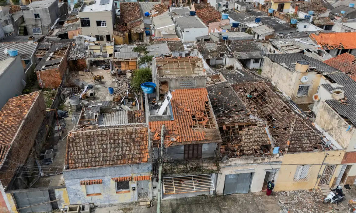 Defesa Civil estadual já contabilizou 122 ocorrências de vento e chuva em 119 municípios desde sexta