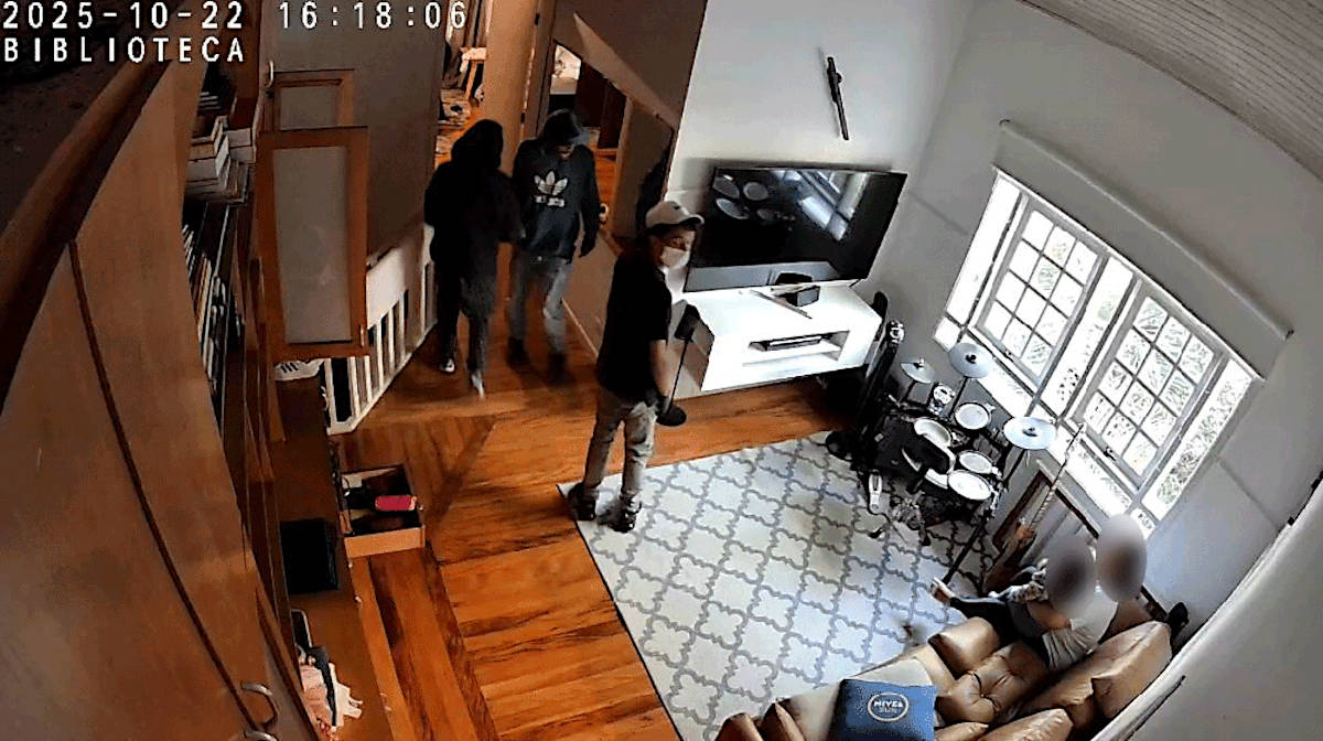 Bandidos clonaram controle remoto do portão da garagem para invadir a casa