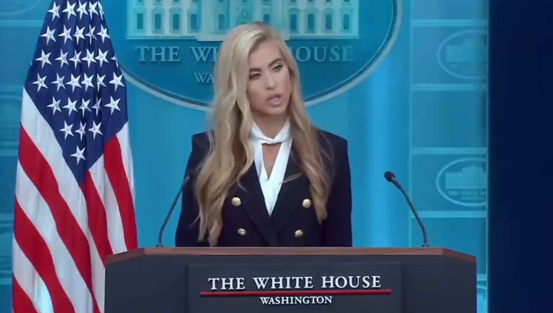 Katie Zacharia em sua primeira coletiva de imprensa