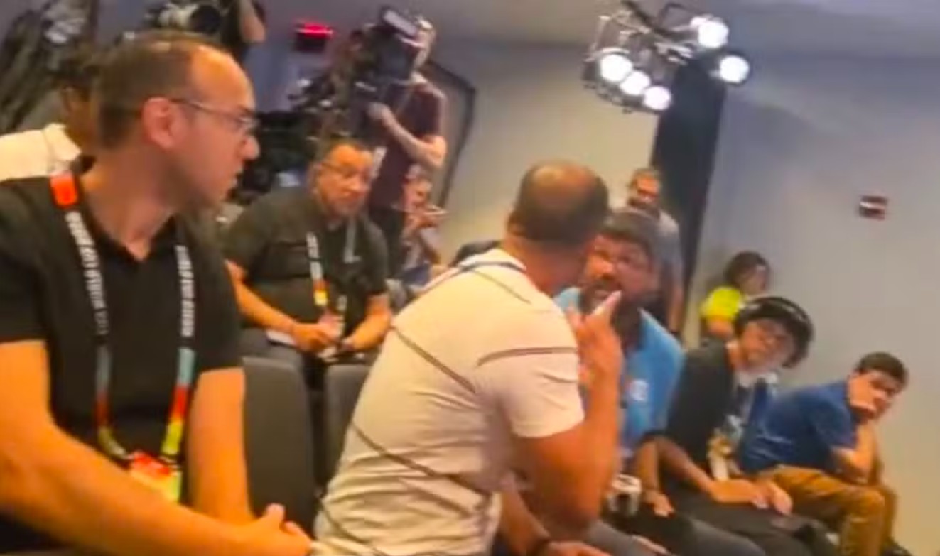 Bate-boca roubou a cena na coletiva de imprensa