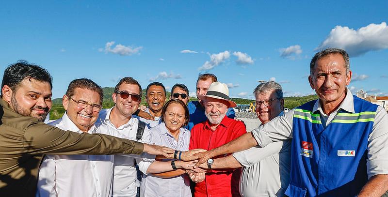 Comitiva do presidente Lula na entrega do Ramal do Apodi
