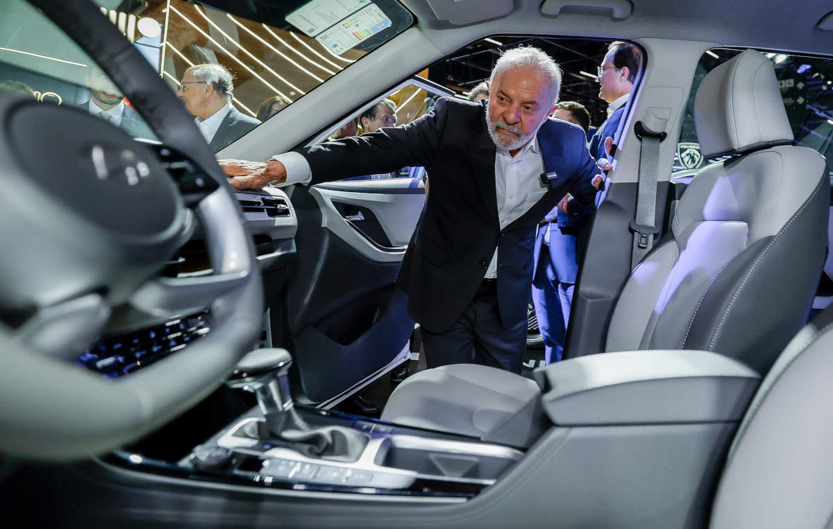 Presidente da República, Luiz Inácio Lula da Silva, durante visita ao Salão Internacional do Automóvel de São Paulo. São Paulo (SP)
