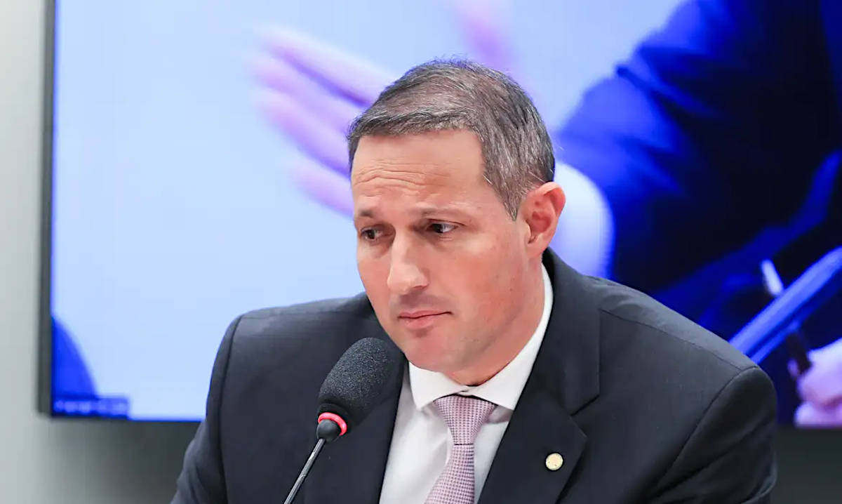 Texto original do deputado Guilherme Derrite excluía a Polícia Federal do combate ao crime organizado