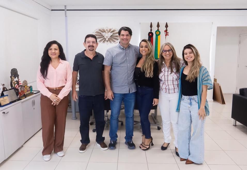 Leo Bezerra (3º à esq) expôs o balanço das ações executadas nos últimos meses 