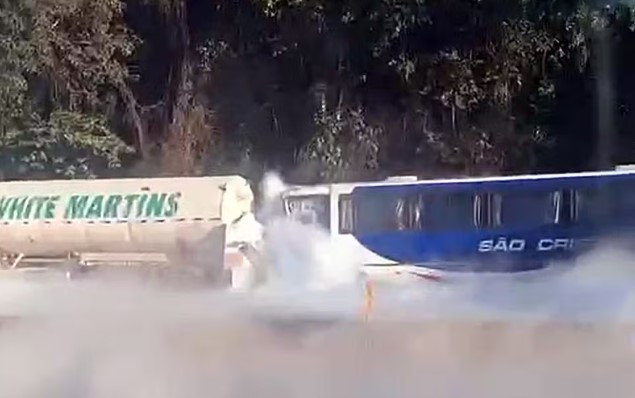 Houve vazamento de argônio no local do acidente; produto atingiu o motorista do ônibus, de 69 anos, que morreu