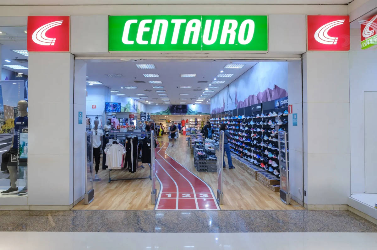 Centauro, por meio de sua equipe de relacionamento com o cliente, reconheceu o problema em resposta à reclamação de um cliente