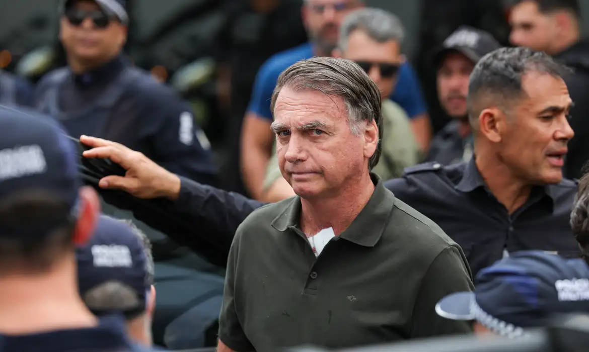 Bolsonaro admite ter mexido na tornozeleira por “paranoia” causada por interação de medicamentos