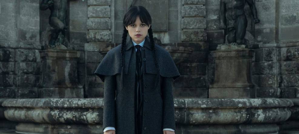 Série explora o universo da Família Addams com foco na jovem Wandinha
