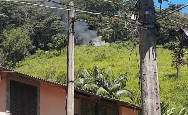 Até o momento, as circunstâncias exatas da queda do avião e a identidade das vítimas permanecem desconhecidas