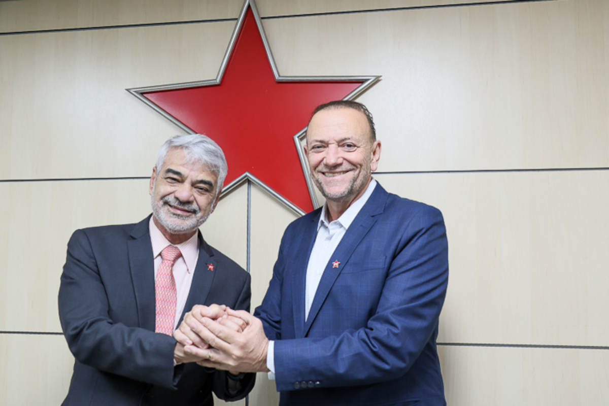 Humberto Costa cumprimenta Edinho Silva, novo presidente do PT