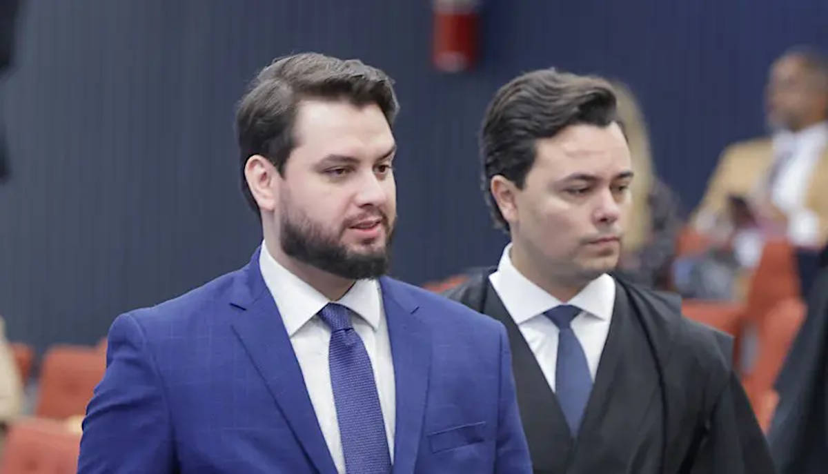 Filipe Martins e seu advogado, Jeffrey Chiquini