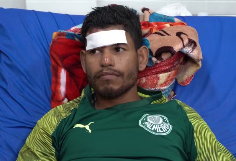 “Eu corri em cima da ponte procurando o meu amigo, vi ele deitado, tinham uns ferros nele. Vi que estava respirando e comecei a gritar ‘socorro, socorro’”, disse Weverton
