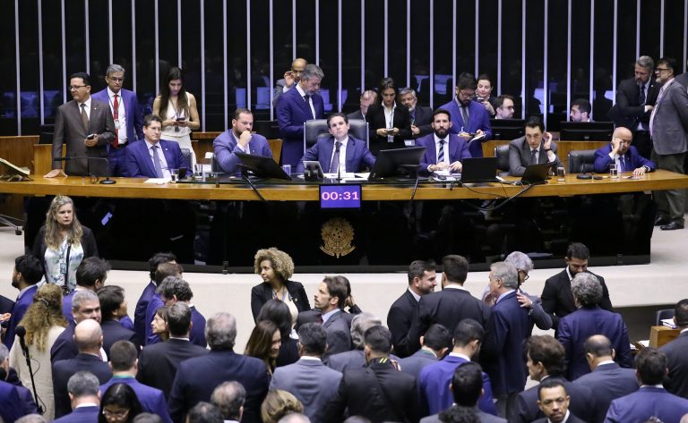 Proposta aprovada beneficia diretamente 15,5 milhões de pessoas, enquanto cerca de 140 mil serão atingidas pela compensação da isenção