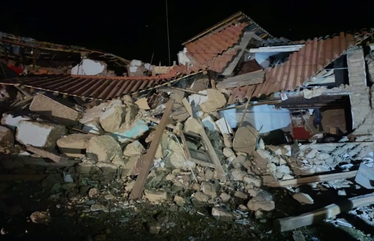 Casas destruídas após terremoto no Peru