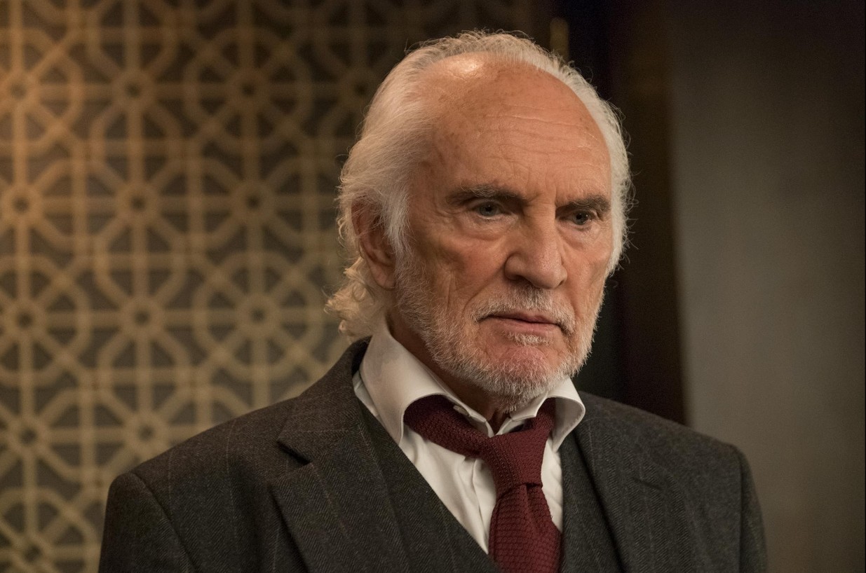 Terence Stamp em Mistério no Mediterrâneo