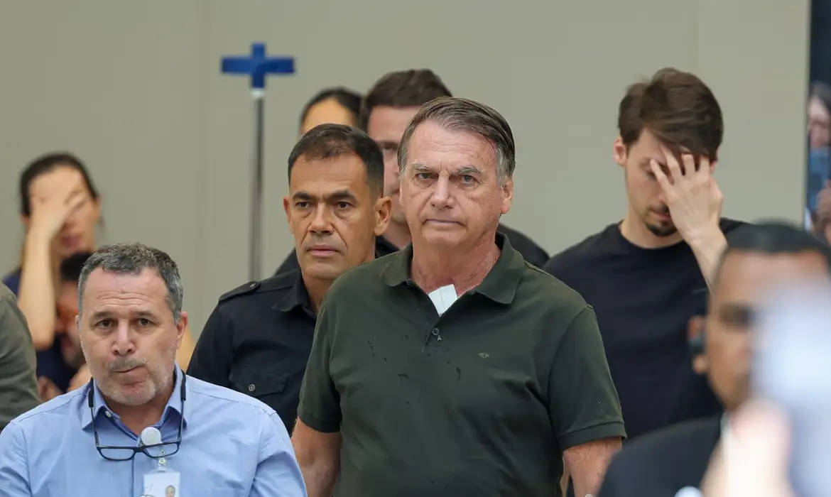 Jair Bolsonaro cumpre pena de 27 anos e três meses de prisão em uma sala da Superintendência da Polícia Federal em Brasília