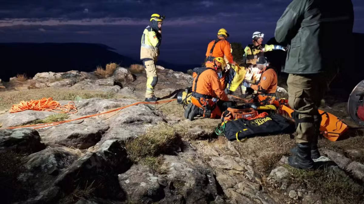 Corpo foi encontrado cerca de dez horas depois da queda, a aproximadamente 70 metros abaixo do mirante