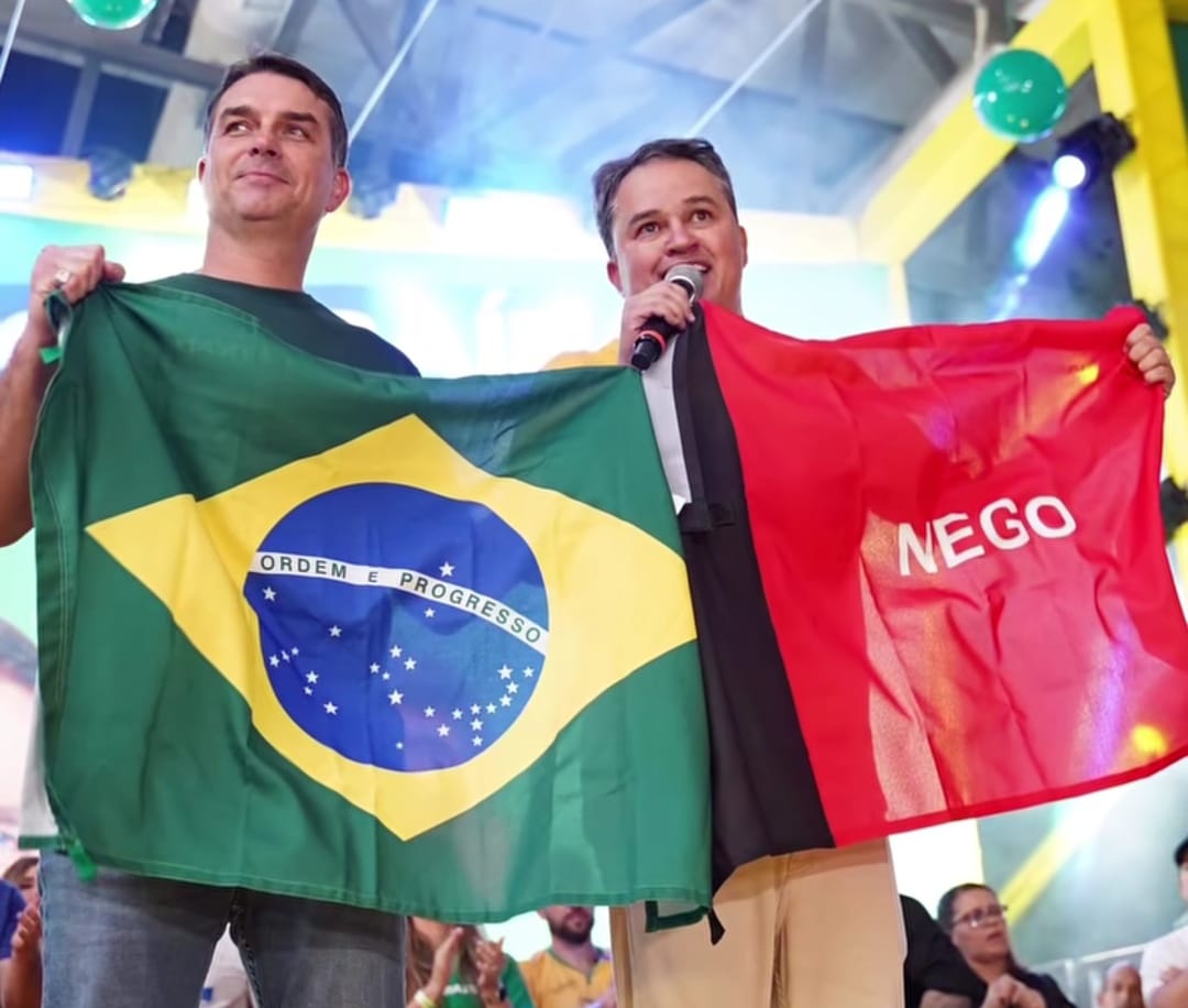 Filiação de Efraim Filho ao PL contou com a presença do senador Flávio Bolsonaro