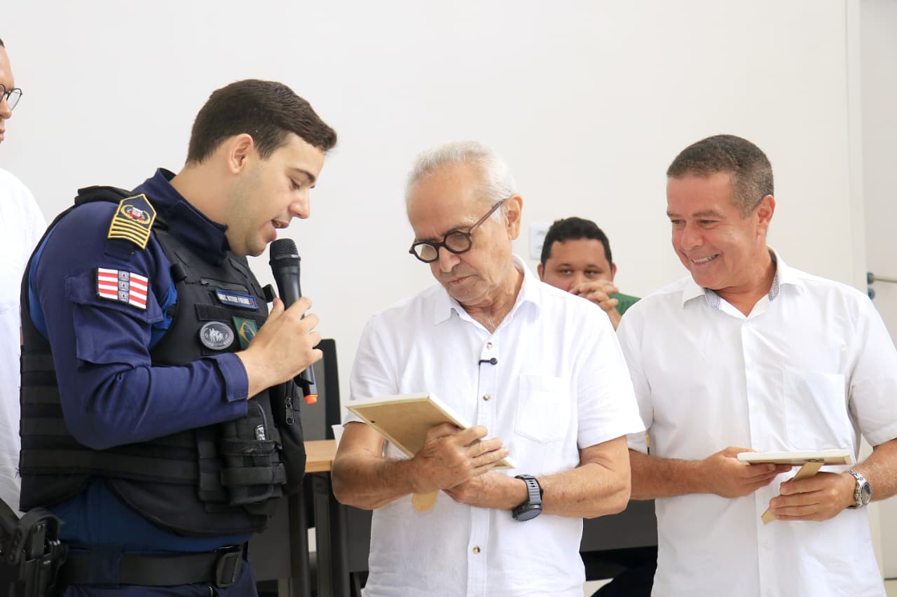 Cícero (centro) destacou a importância da atuação da Guarda Municipal de forma humanizada