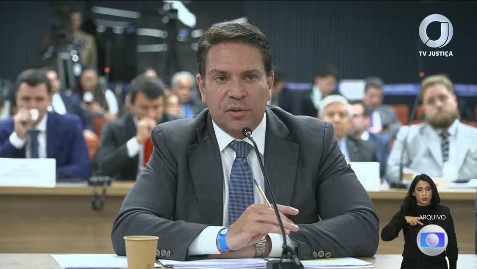 Alexandre Ramagem tem prisão decretada após deixar o Brasil de forma clandestina