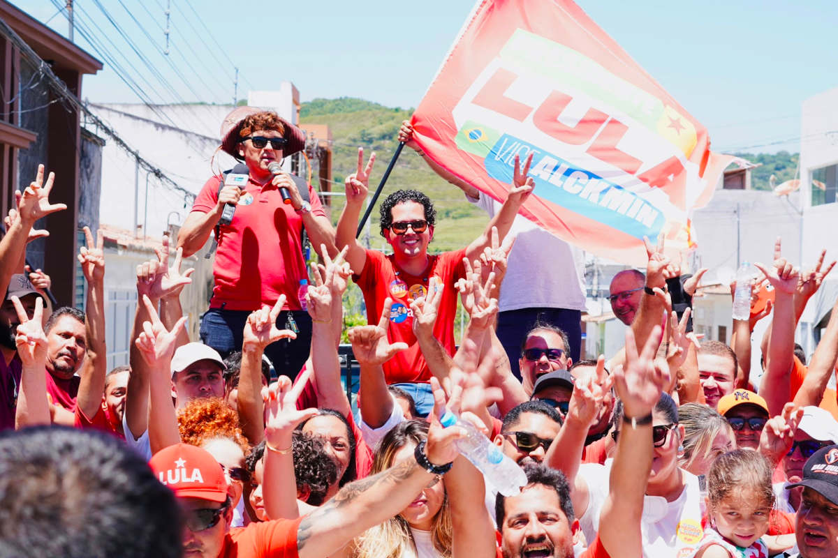 Centenas de pessoas foram às ruas de Belém, no Brejo paraibano, apoiar a candidatura de Pedro Matias a deputado federal