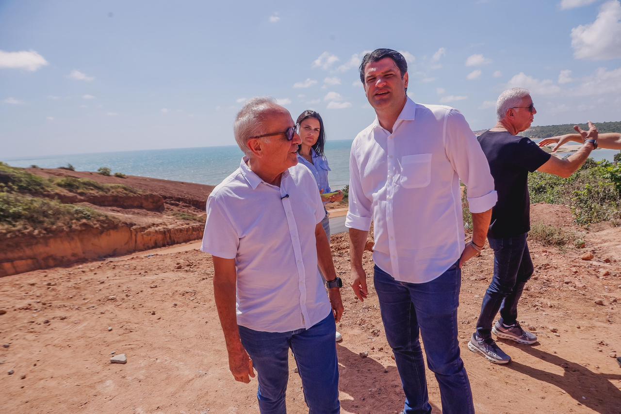 Cícero esteve acompanhado do vice-prefeito Leo Bezerra