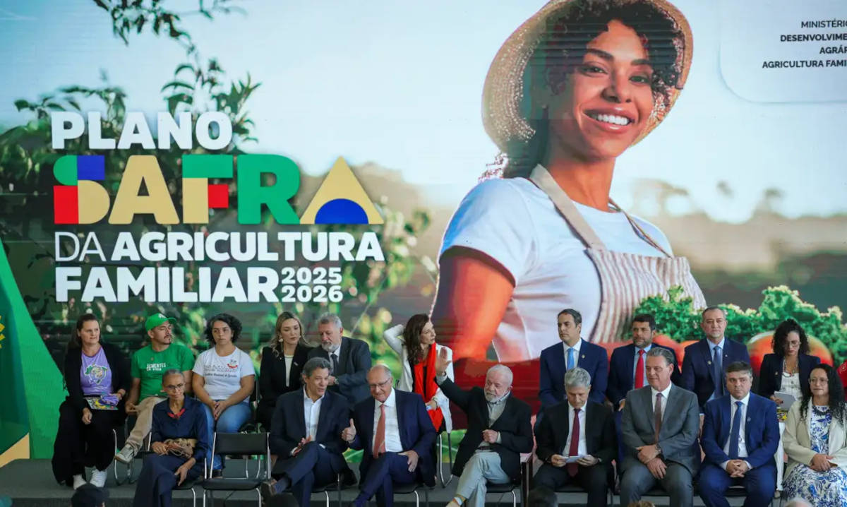 Durante o evento, Lula também assinou o decreto do Programa Nacional de Redução de Agrotóxicos