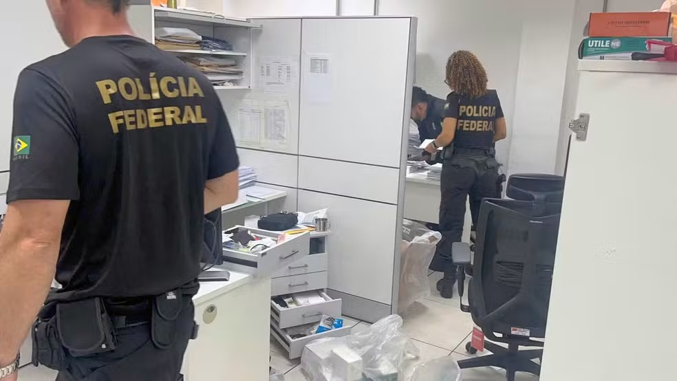 Policiais, fiscais e procuradores saíram para cumprir 45 mandados de busca e apreensão contra importadores, despachantes e servidores públicos 