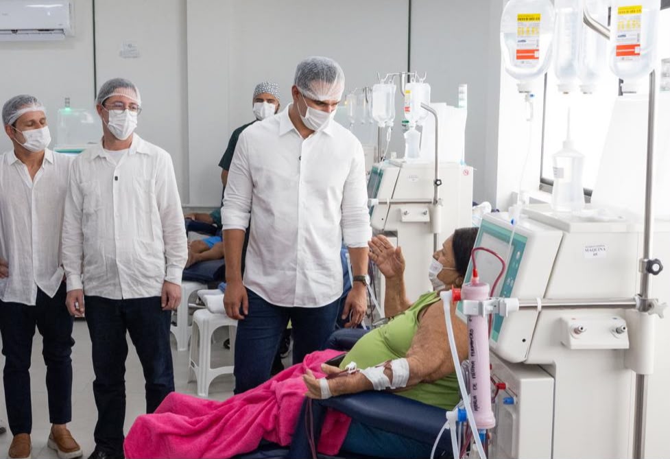 Lucas Ribeiro visitou o Centro de Hemodiálise de Pombal, instalado em uma nova edificação dentro da área do Hospital Regional de Pombal