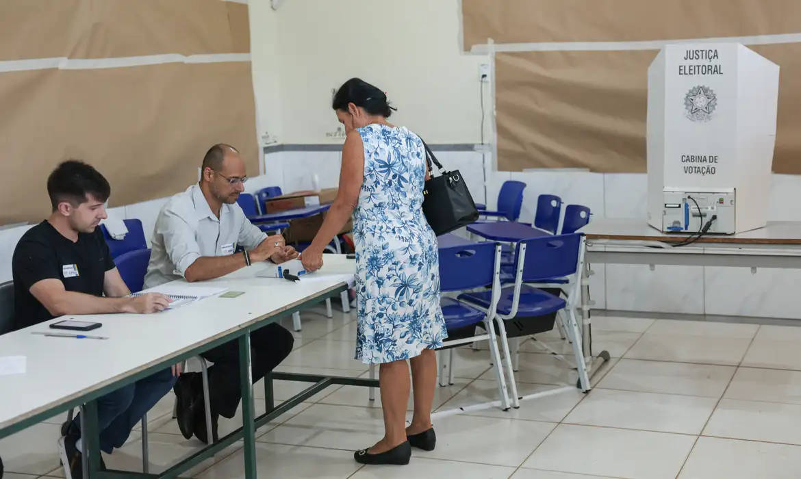 Eleitores voltarão às urnas para definir governadores de Acre, Amazonas, Distrito Federal, Espírito Santo, Rio de Janeiro, Rio Grande do Norte e Tocantins