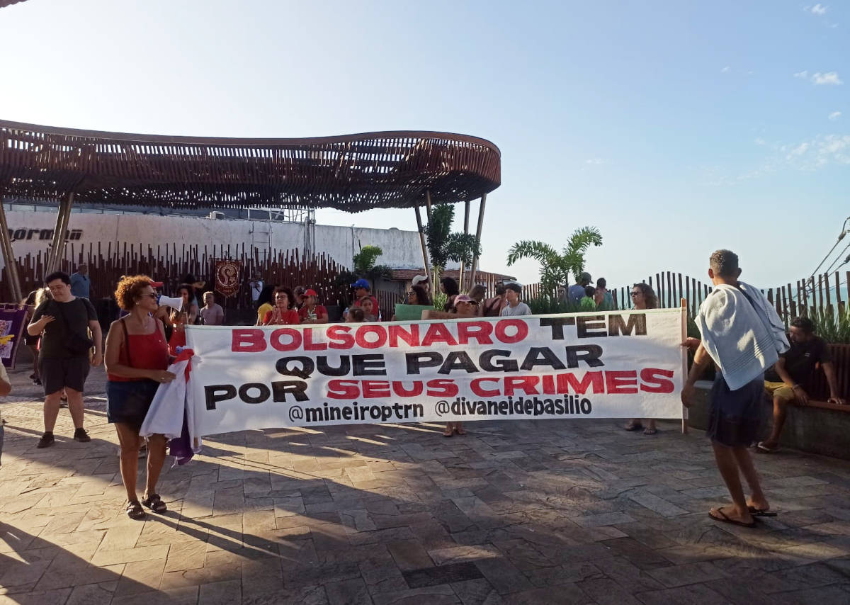 Protesto na Praia da Pipa, em Tibau do Sul 