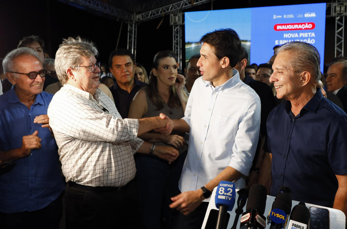 João Azevêdo e Silvio Costa Filho celebraram entrega junto a lideranças políticas da região