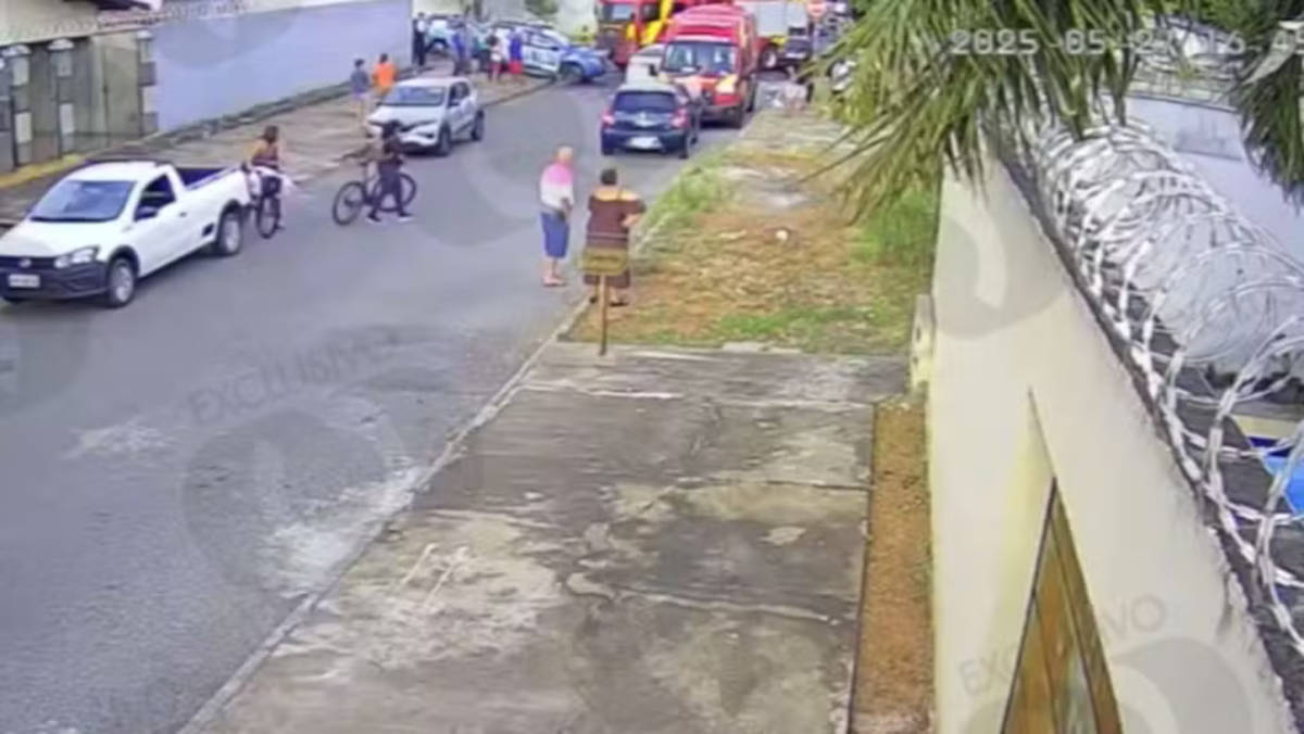 Equipes do Corpo de Bombeiros tentaram salvar o bebê