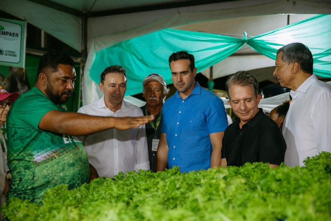 Agenda em Sousa contou com a participação de prefeitos, secretários de Estado, parlamentares e lideranças regionais