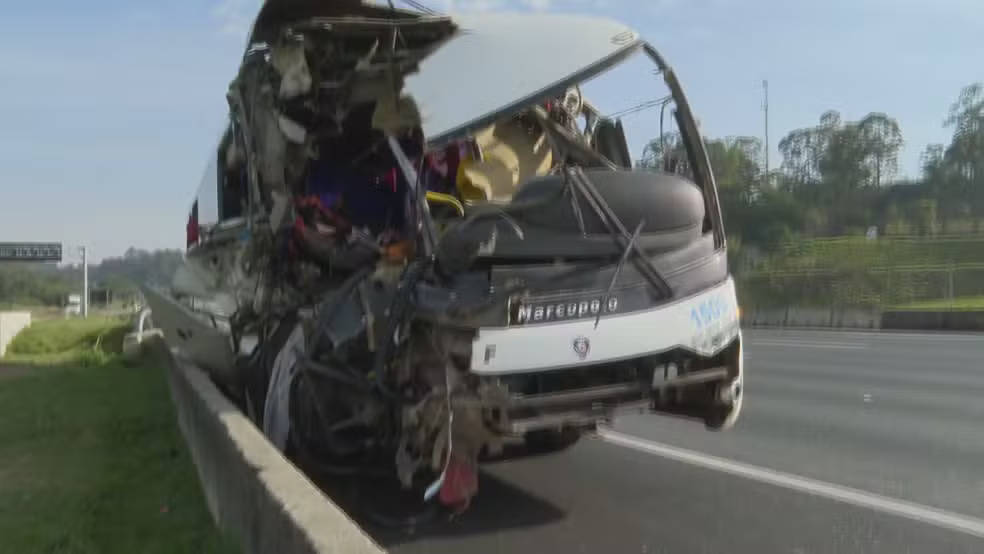 Acidente ocorreu na madrugada deste sábado no km 24, sentido capital, sem gerar congestionamento
